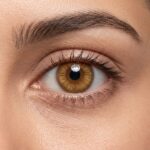 عدسات لاصقة تجميلية باللون العسلي